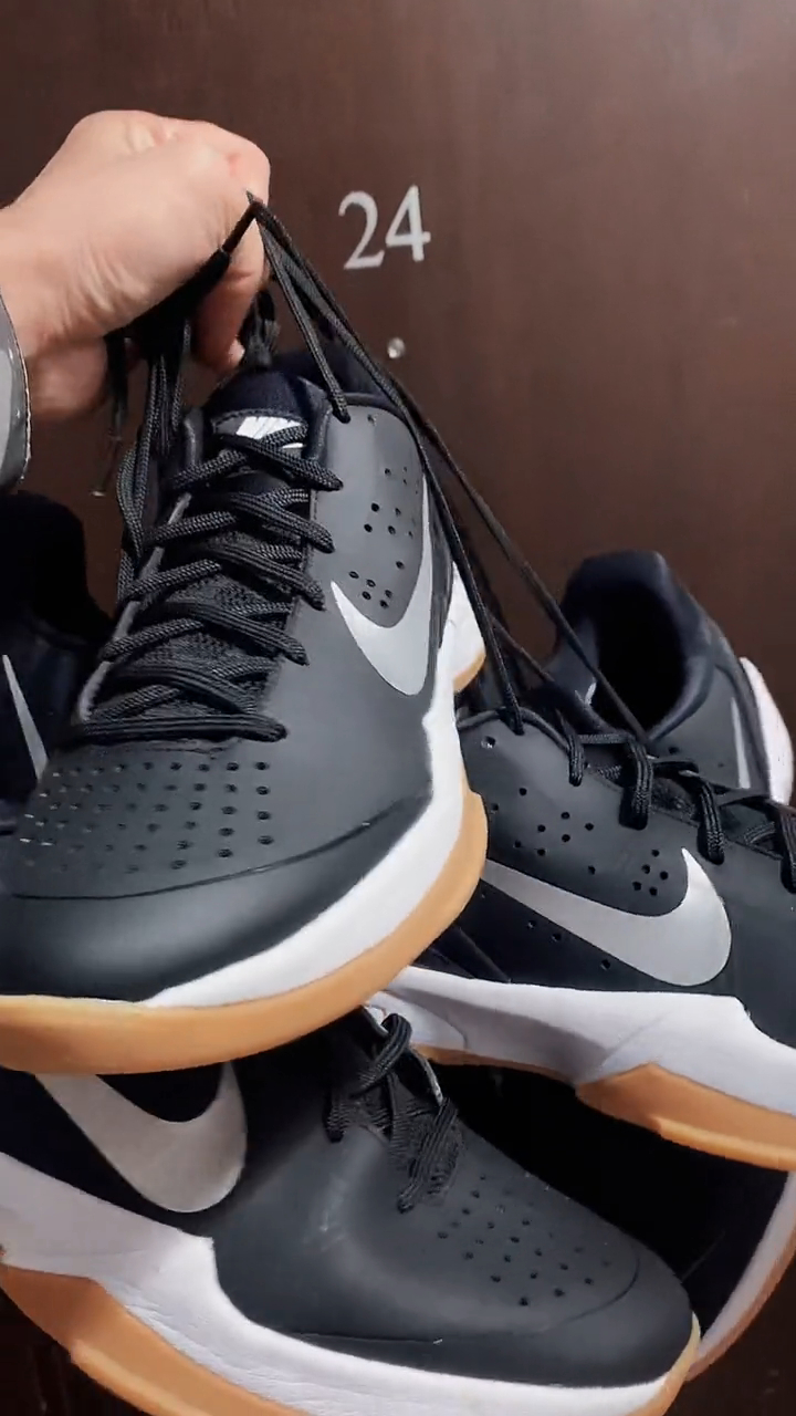 "科比6加强版"hyperattack:不想当篮球鞋的排球鞋?