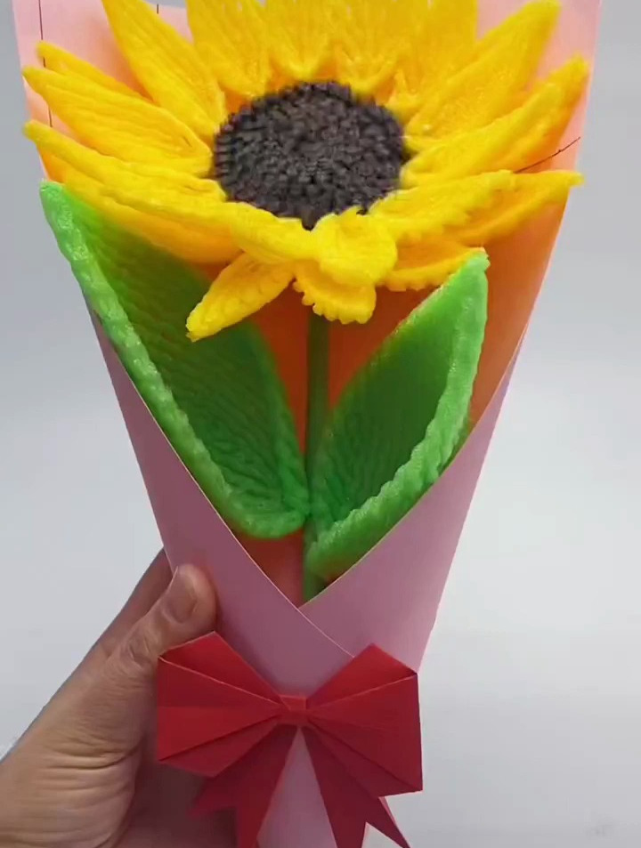 你敢相信这么漂亮的向日葵是水果网做的吗?才艺 向日葵手工