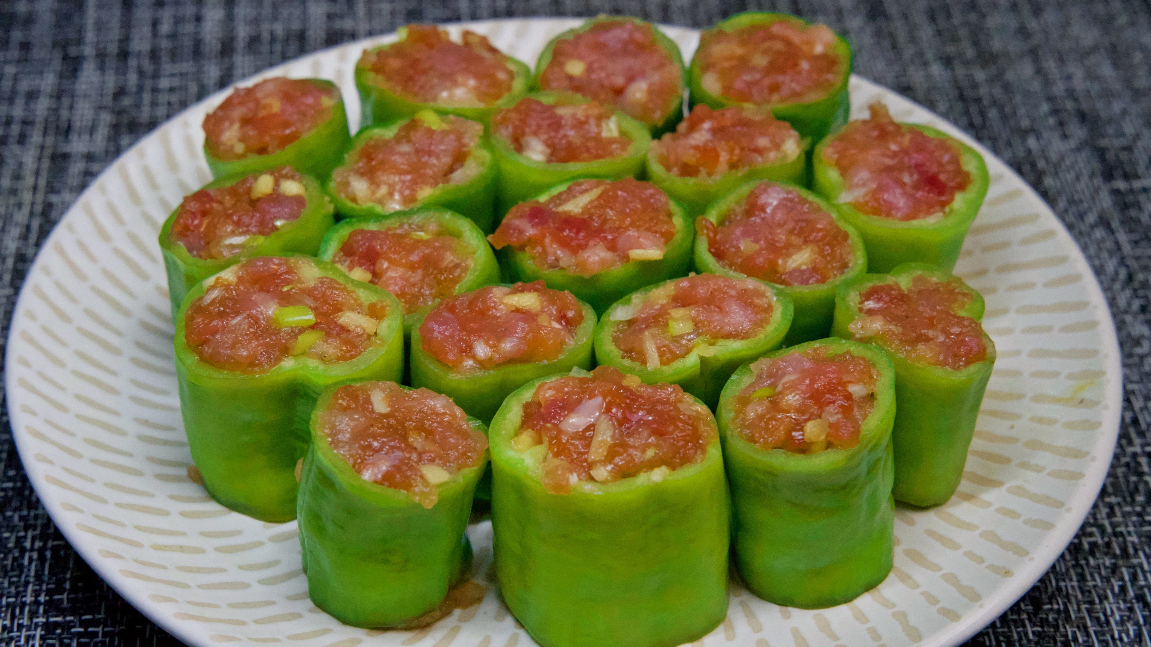 最近青椒做法火爆了，饭店一盘卖68，如果在家做成不到9元，真香