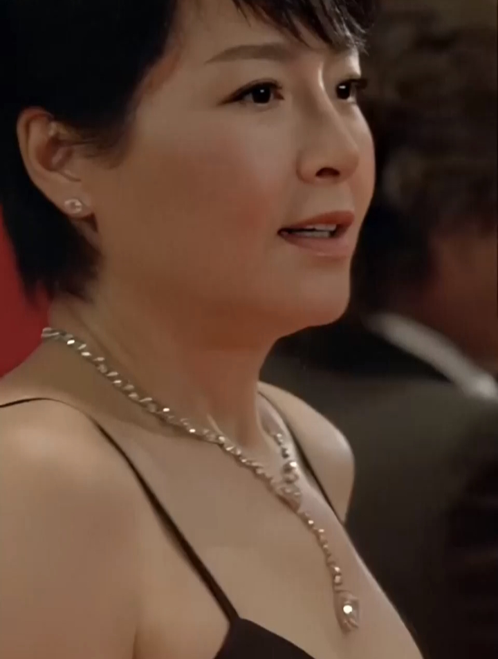 恬妞,大姐大年轻时的气场有几个港星能顶得住呢?