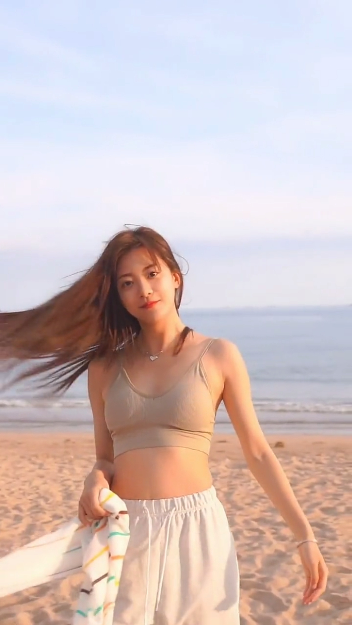 性感的比基尼小姐姐,哪个男人看见了能不爱,简直是男人的梦想