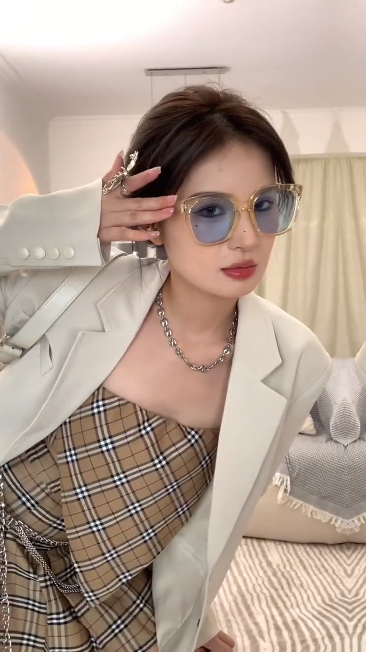 158梨形身材潮酷辣姐穿搭