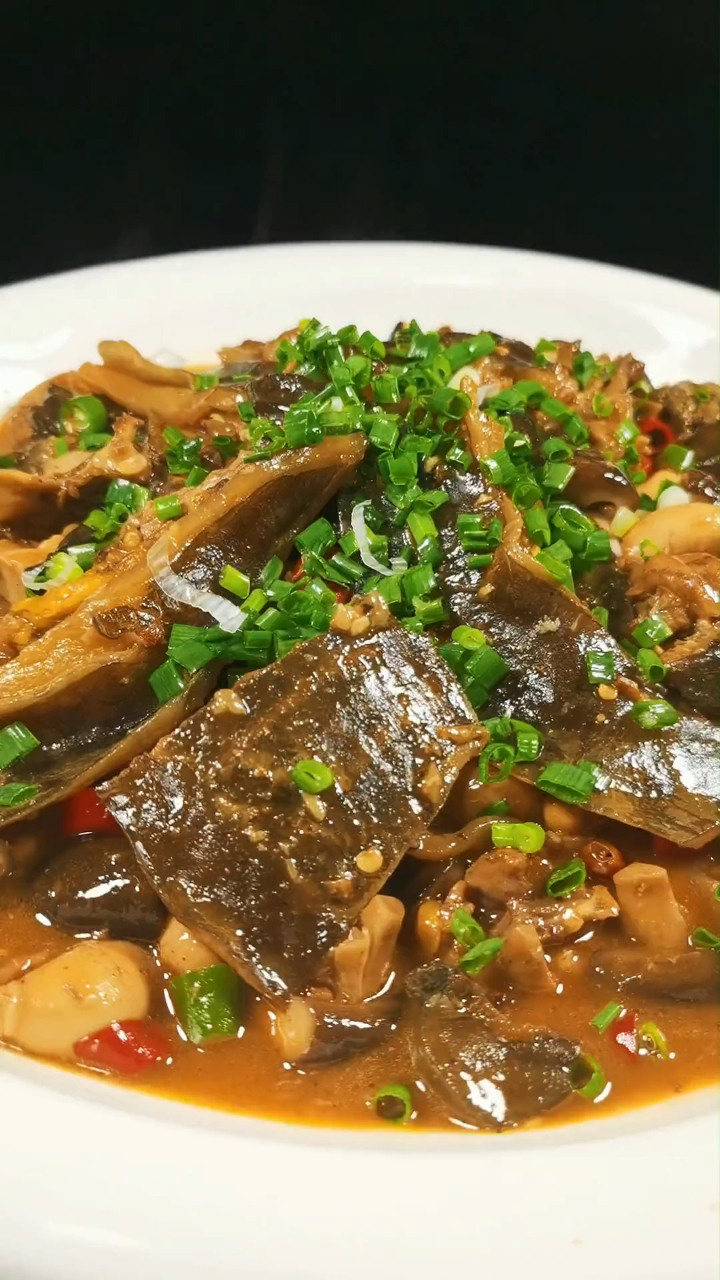 今天的鸡肾不想做泡椒的,与甲鱼一起烧,是个男的都知道