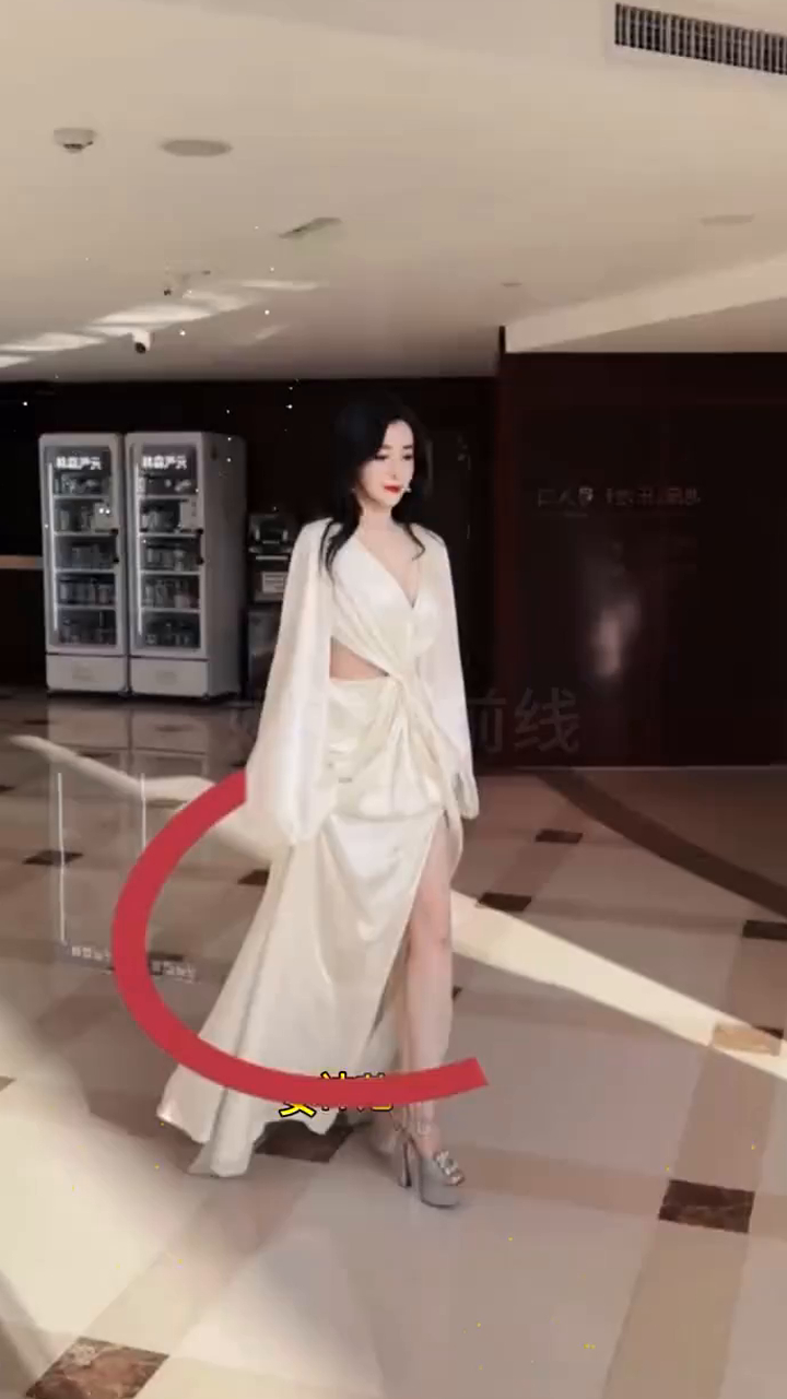 陈紫函出席某活动