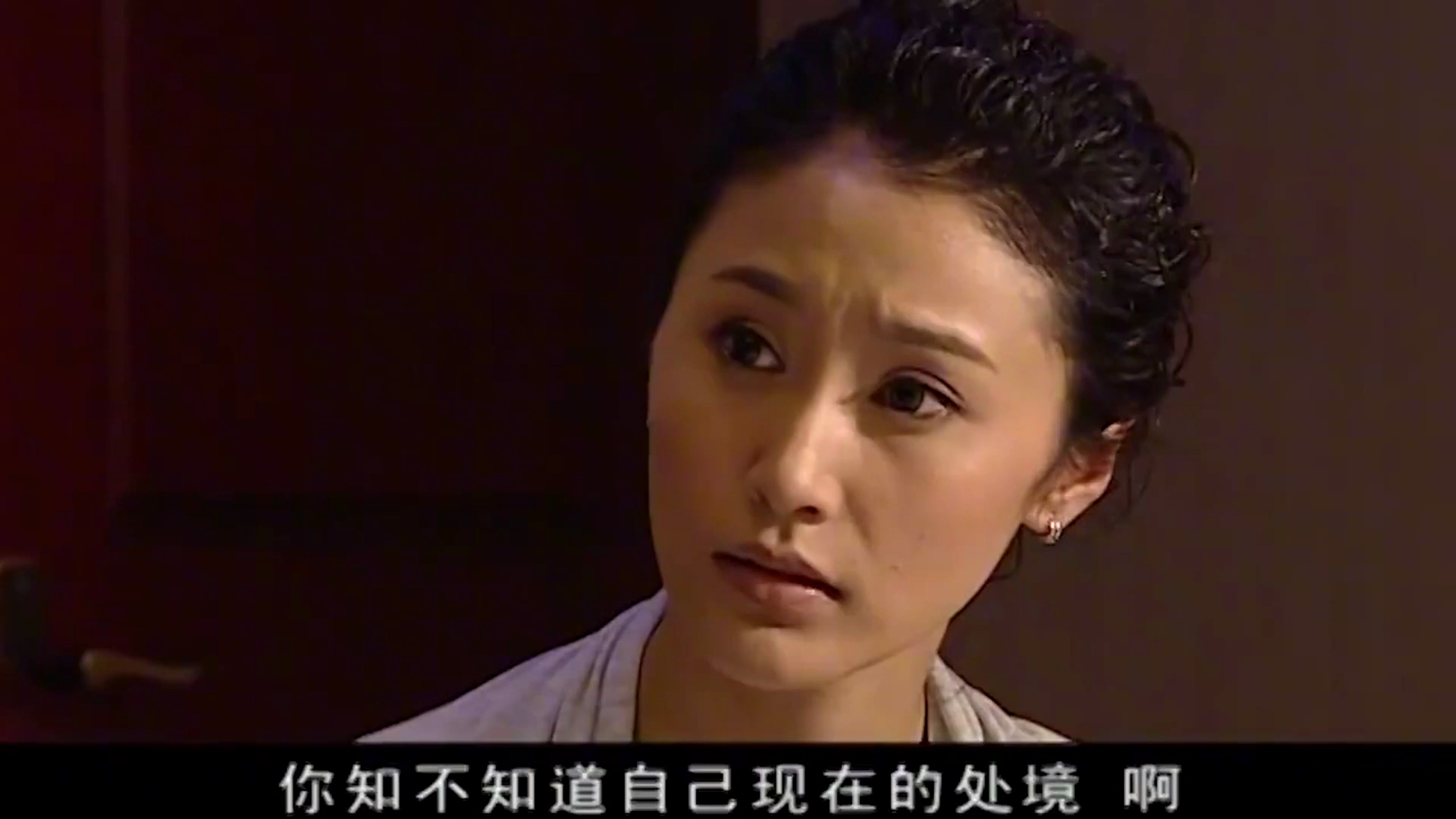 第一:美女刚回家就遇痴汉,被痴汉紧紧抱住,她竟不反抗