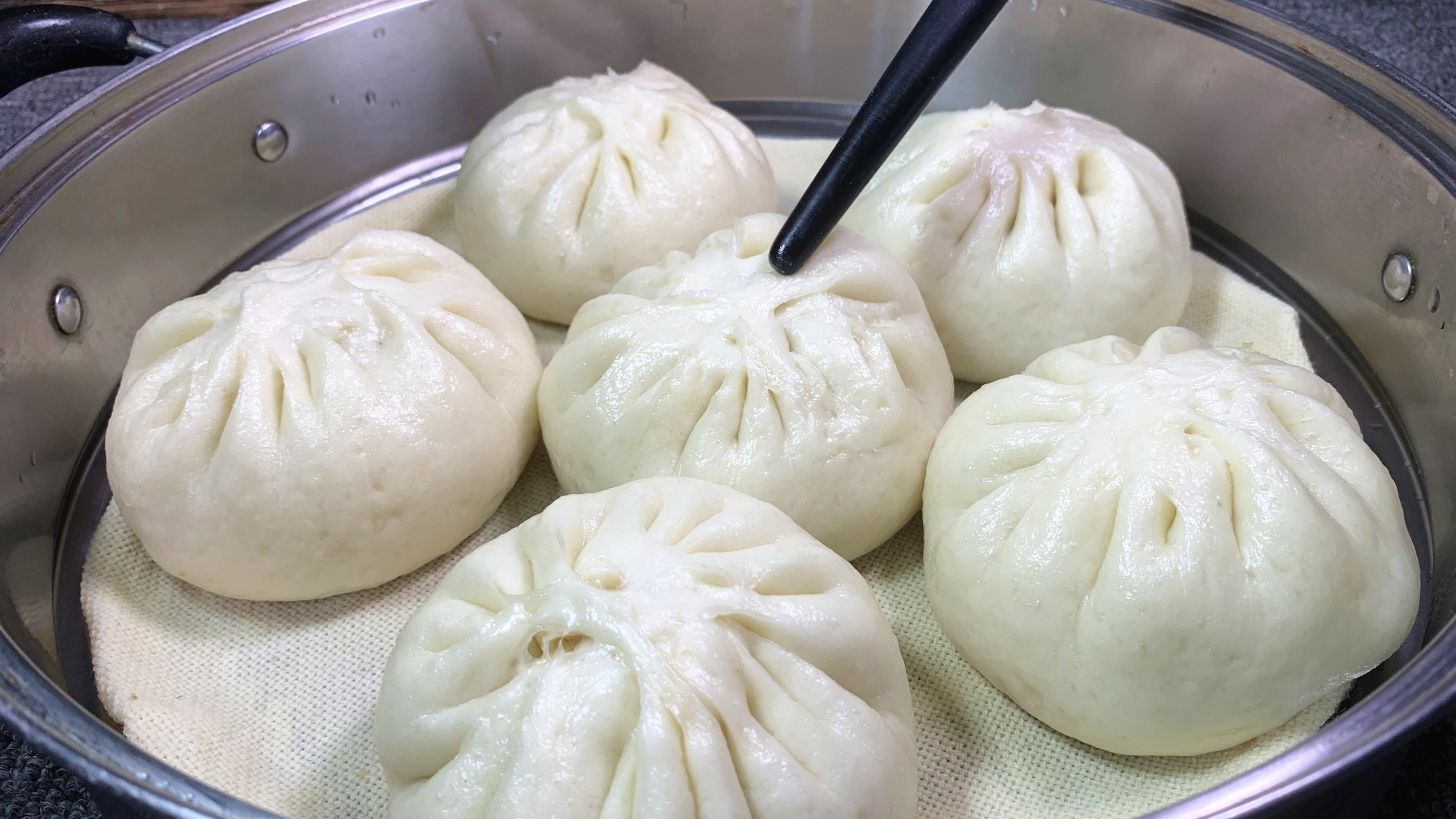 蒸包子,记住千万不要直接上锅蒸,教你一招,包子松软好吃不塌馅