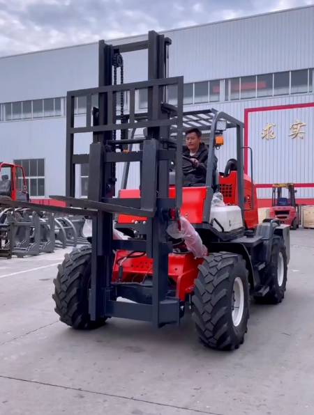 多功能越野叉车一体式柴油液压搬运车全地形3吨5吨四驱装卸车-度小视