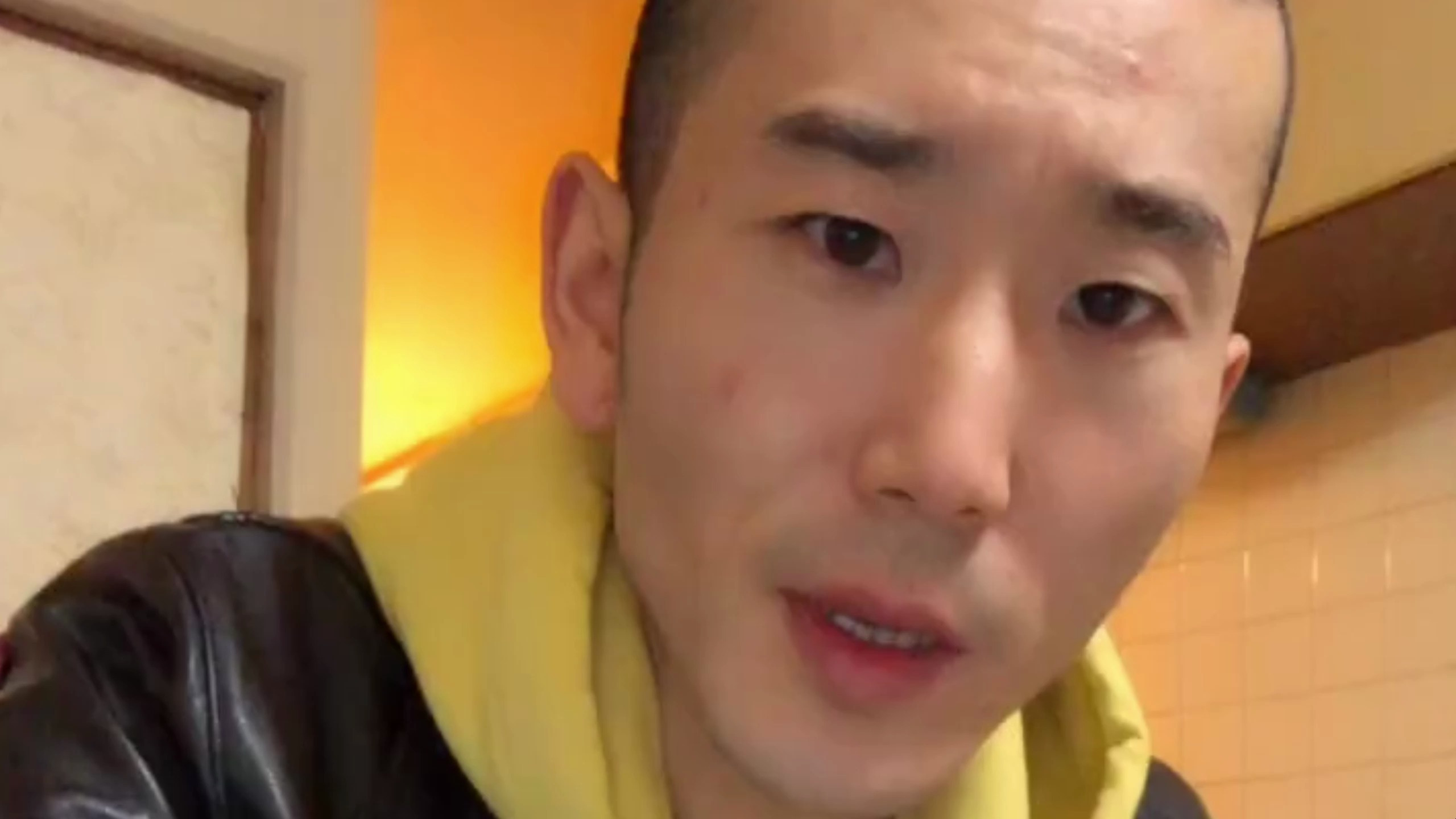 凌晨饿了,简简单单吃个宵夜拌面。脸上长痘痘了、……老铁们