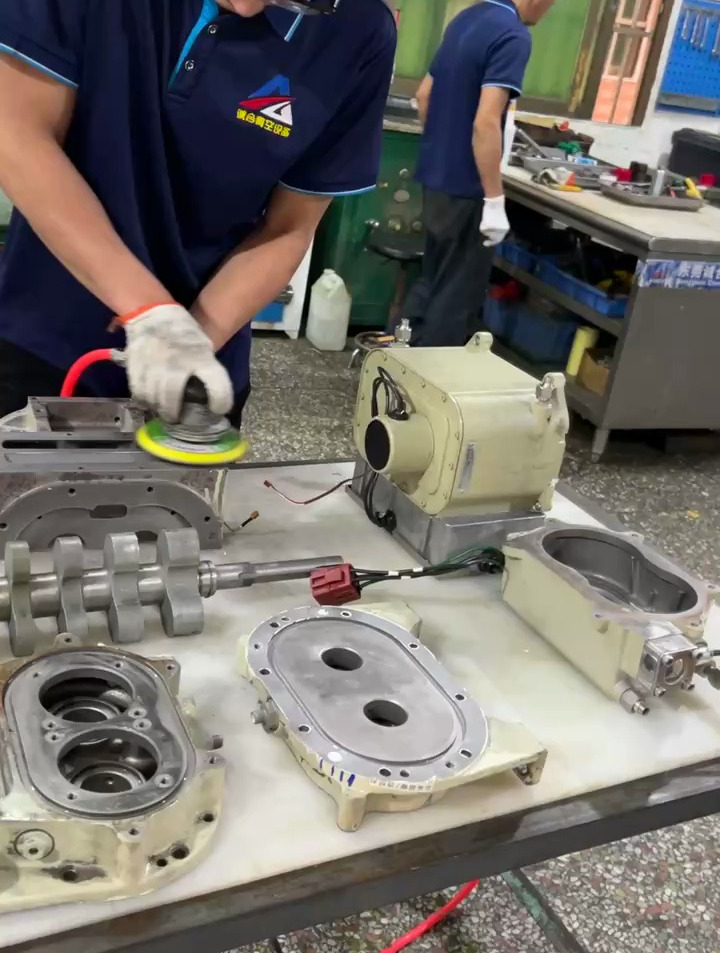 真空泵零件维修现场