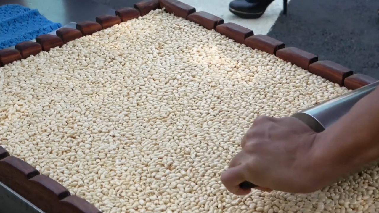 90后小伙做爆米花,做出回忆中的“米老头”,比上班族赚得多