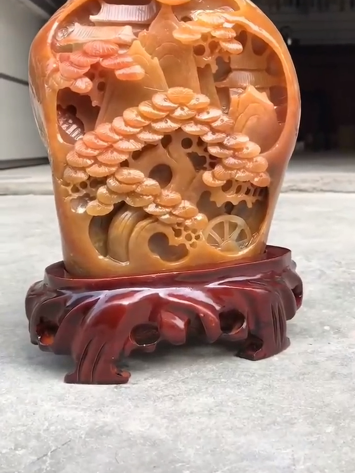 新疆金丝玉山水摆件,红黄双色,对比度很不错,保留原皮-度小视