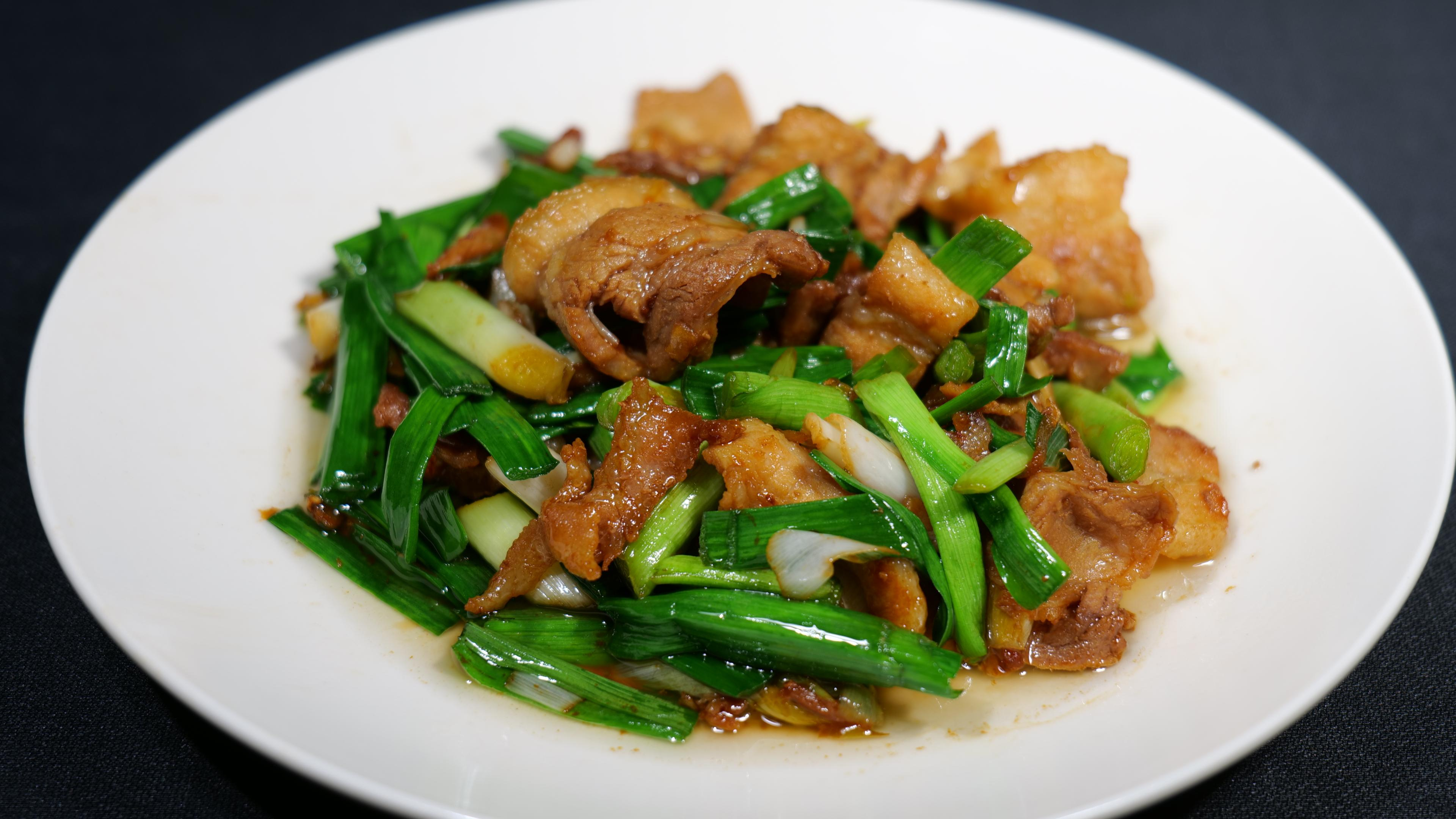 蒜苗肉片是先炒蒜苗还肉片?厨师长教你正确方法,出锅下酒又下饭