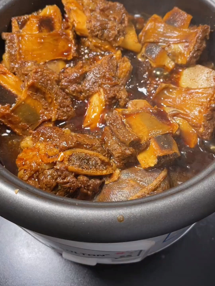 家常菜谱100道:自己在家做一锅卤牛排骨,软烂脱骨,太香了-度小视