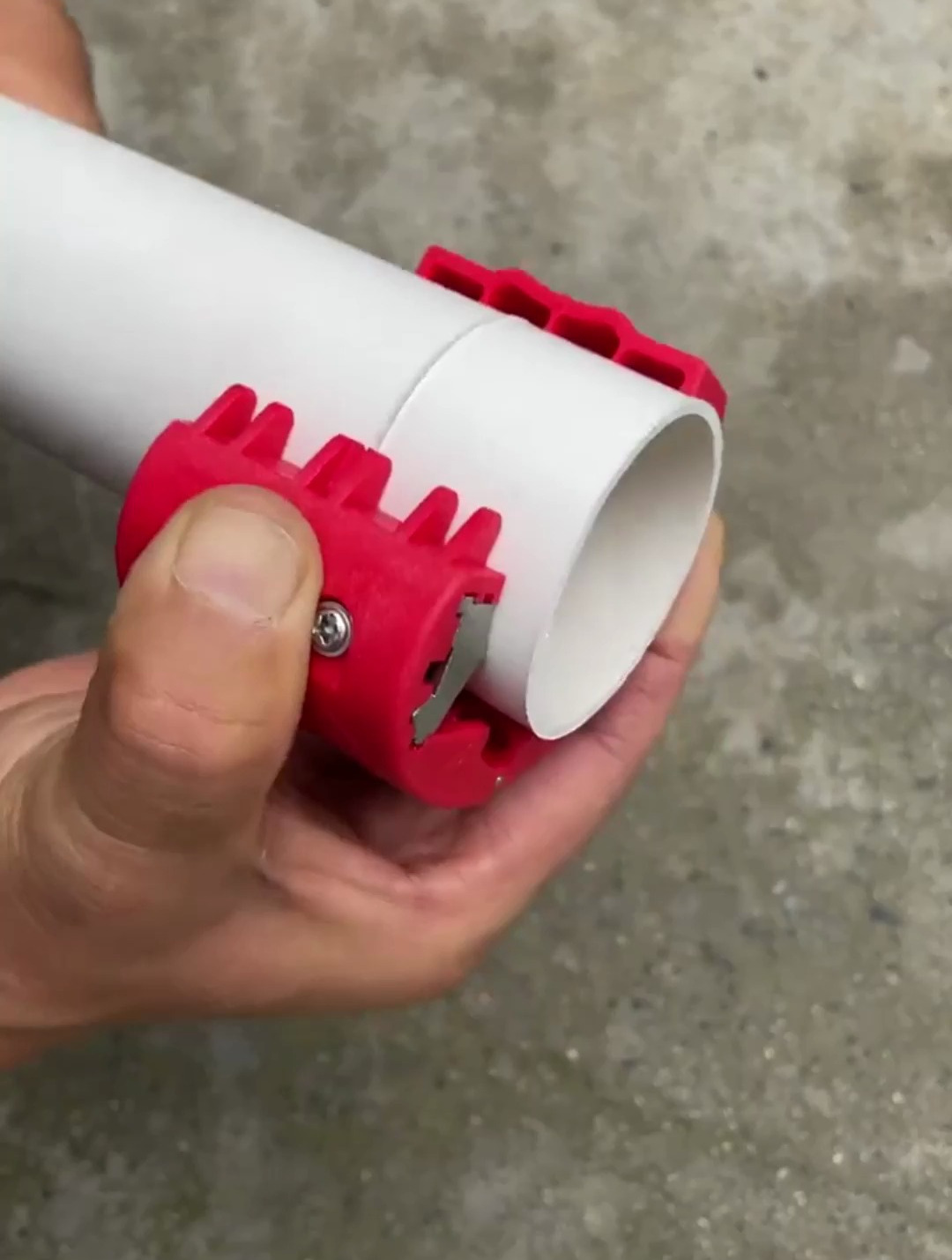 特殊角度可不好使!看高手是如何切割pvc管