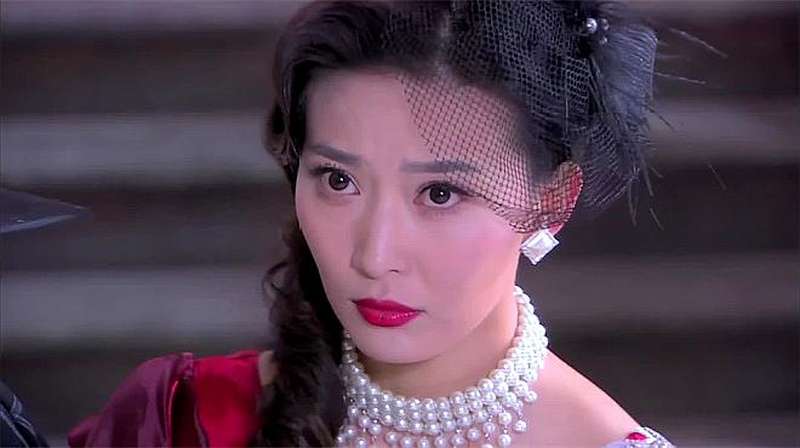 尖锋美女假装崴脚让鬼子帮忙检查结果鬼子乖乖上钩