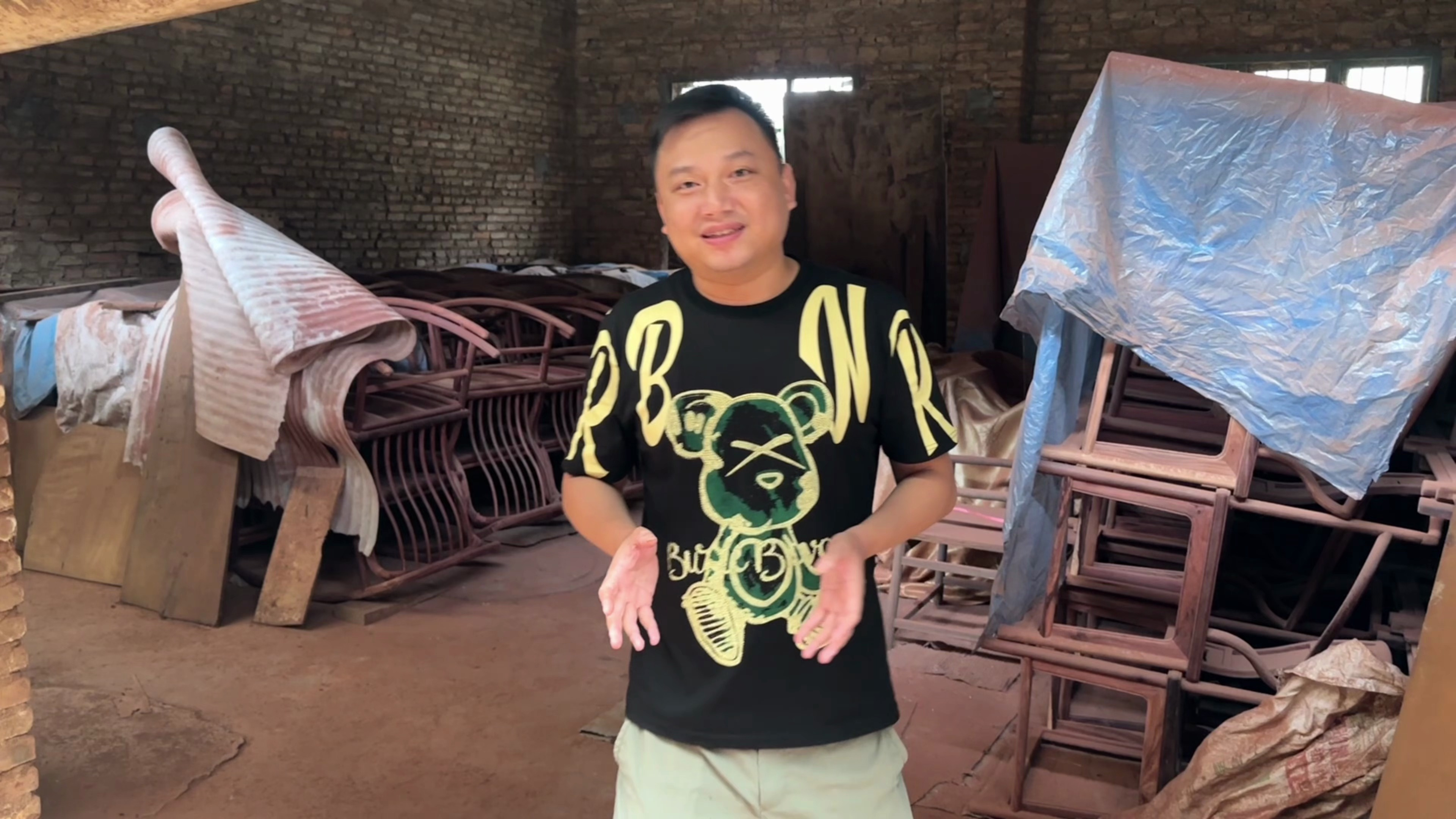 行情崩盘!从事红木18年老匠人无奈转行,大量抛售,摇椅只要2800