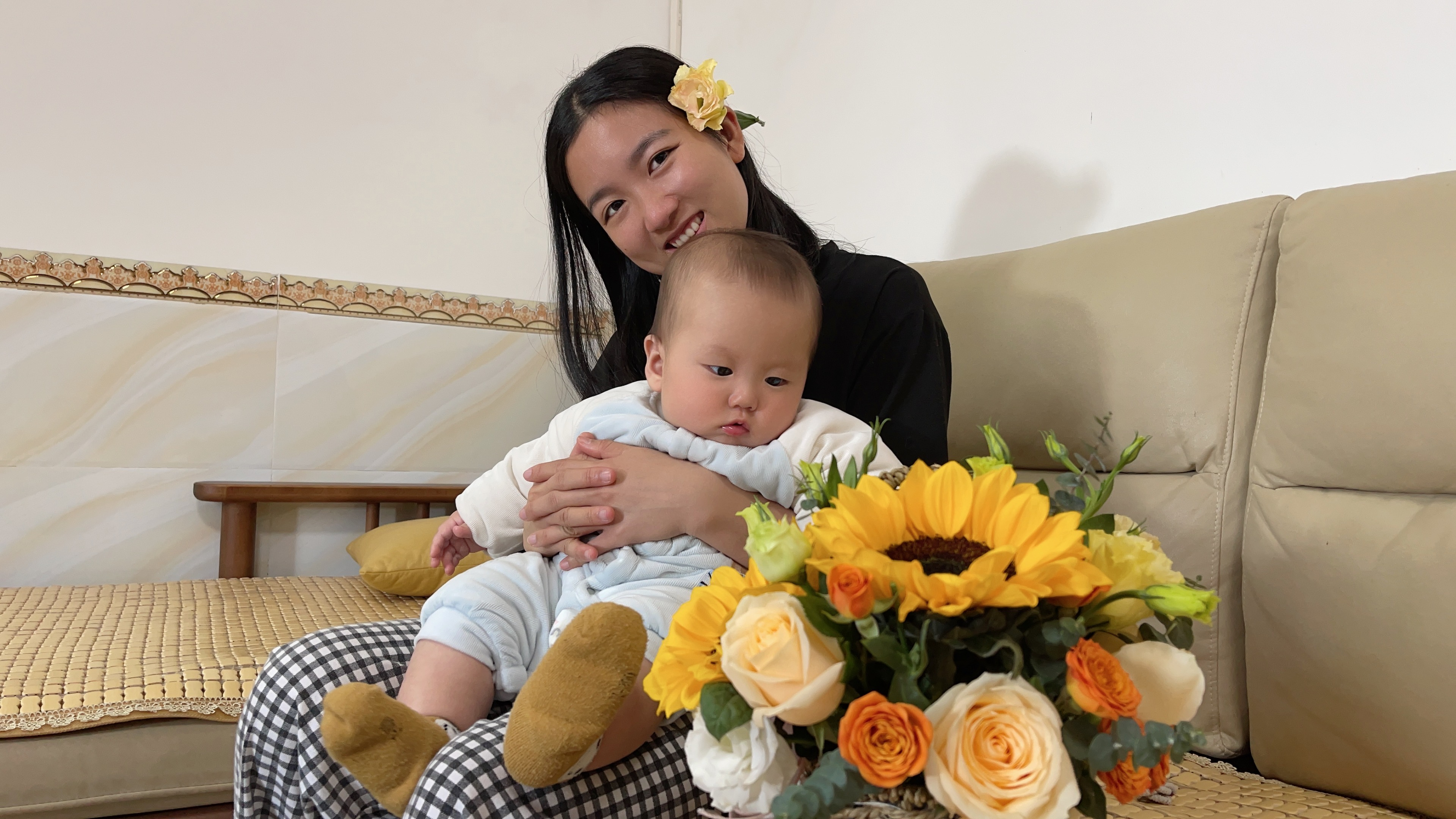 小两口结婚一周年，老公准备了啥惊喜，媳妇激动得跳起来