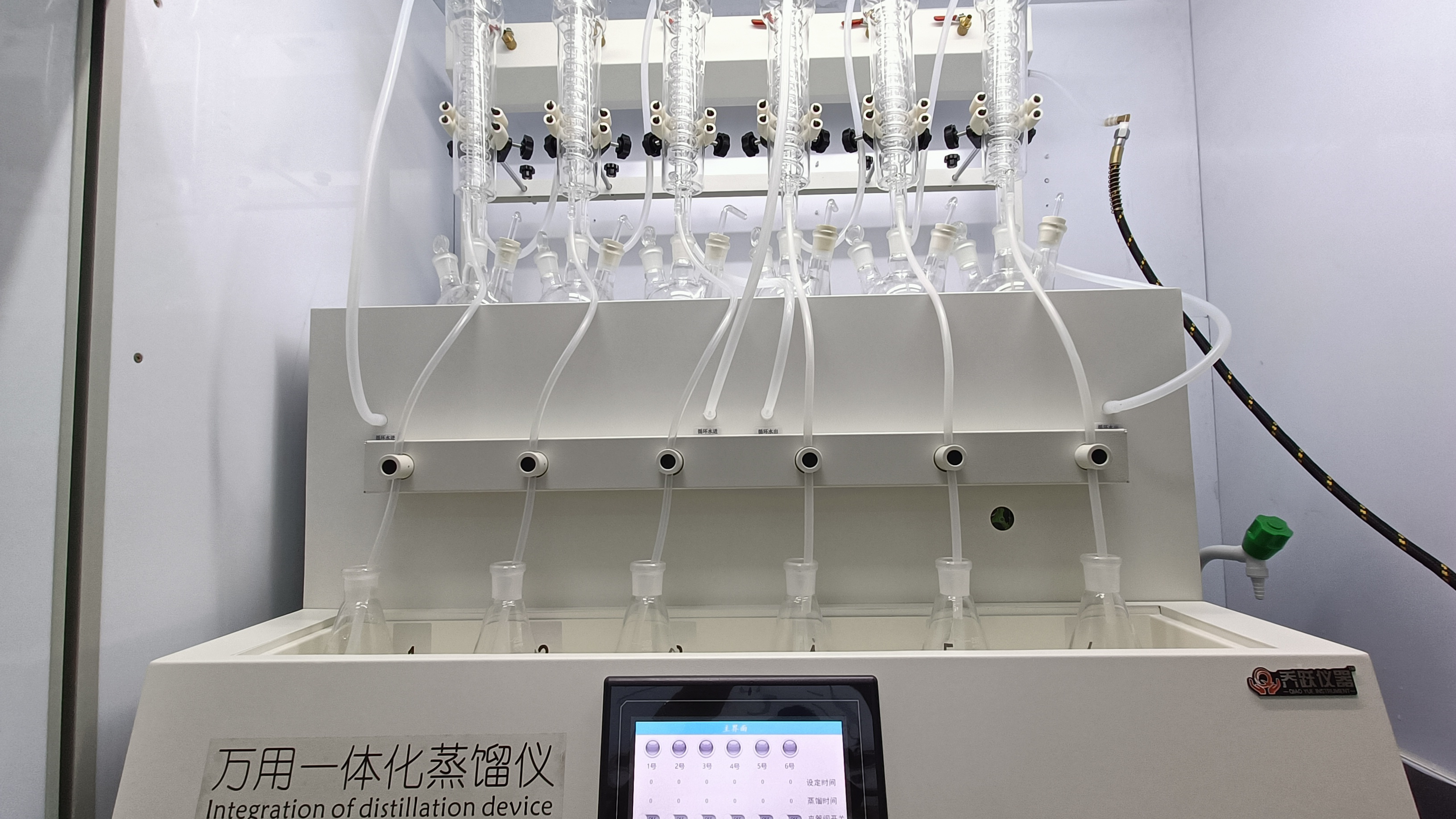 水蒸气蒸馏装置主要由什么组成