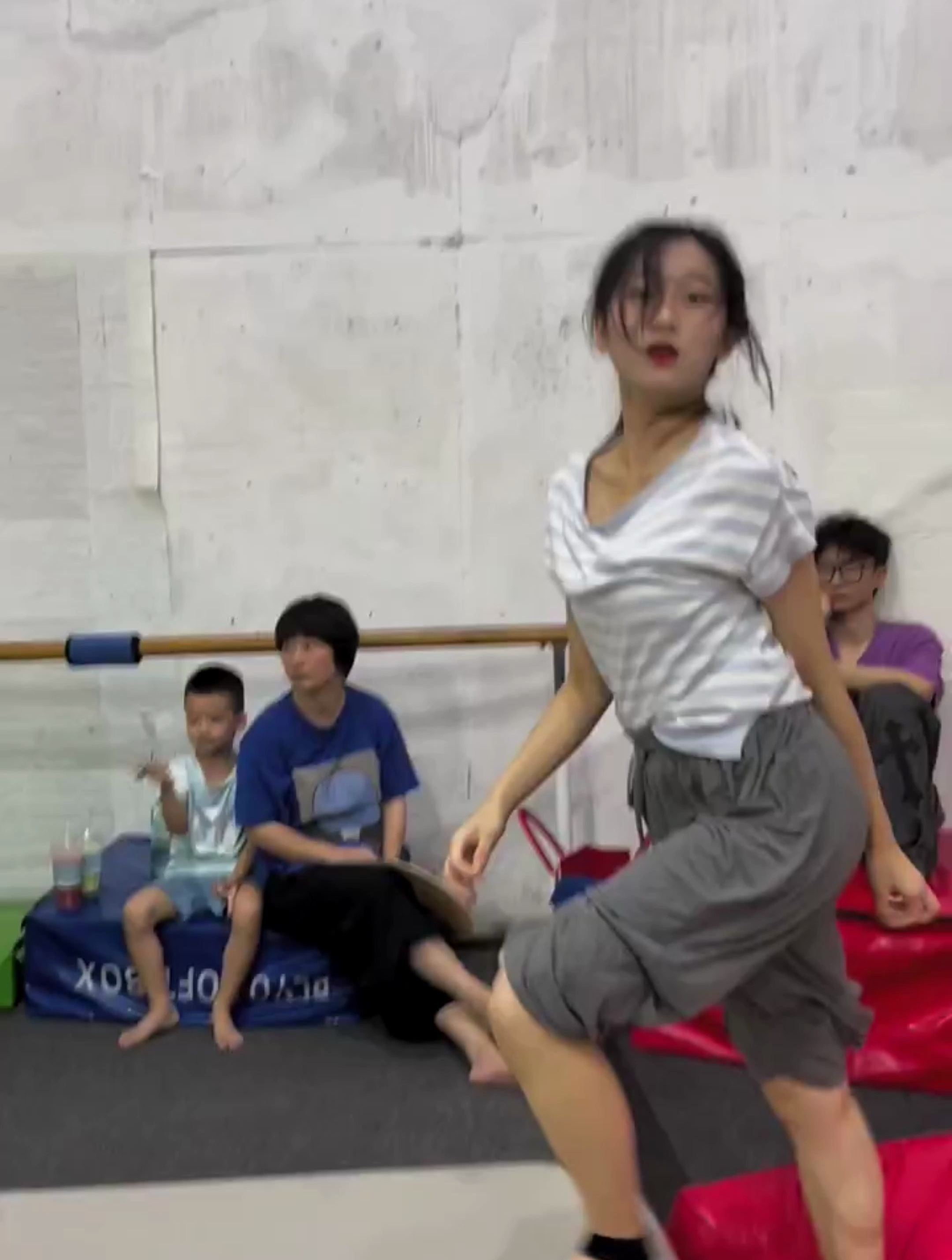 舞蹈生艺考空翻教学培训舞蹈空翻技巧练习