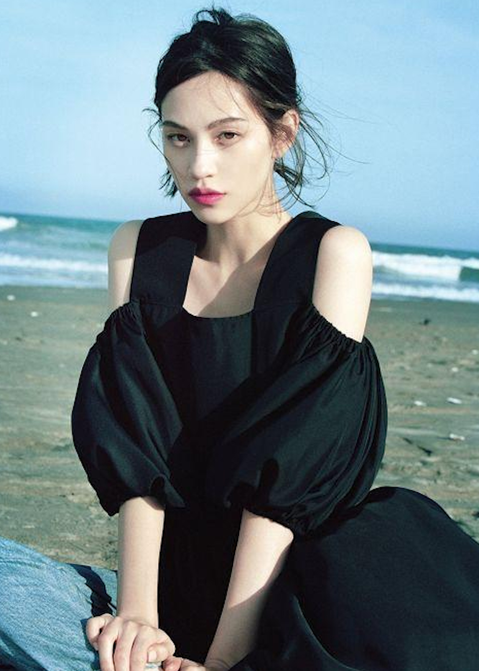 水原希子承认与设计师男友恋情称双方既是恋人又是合作伙伴