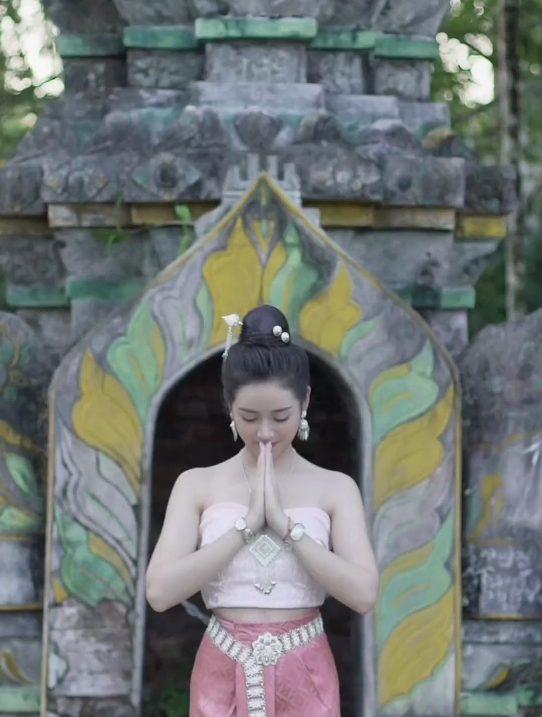 这里不是泰国是云南西双版纳傣族姑娘依光扁