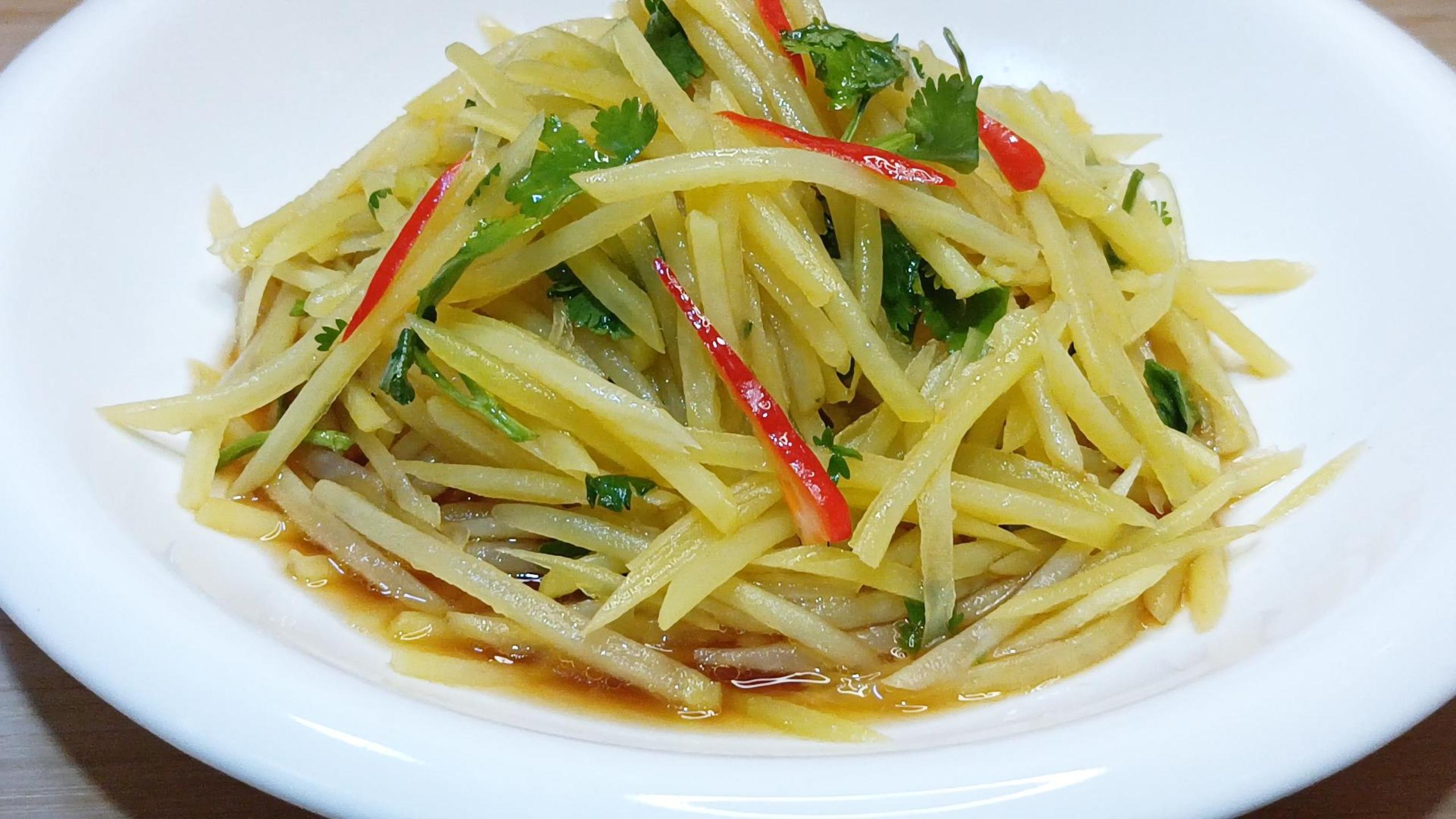 土豆丝不要在炒着吃了,教你一种吃法,酸辣爽口开胃又解腻