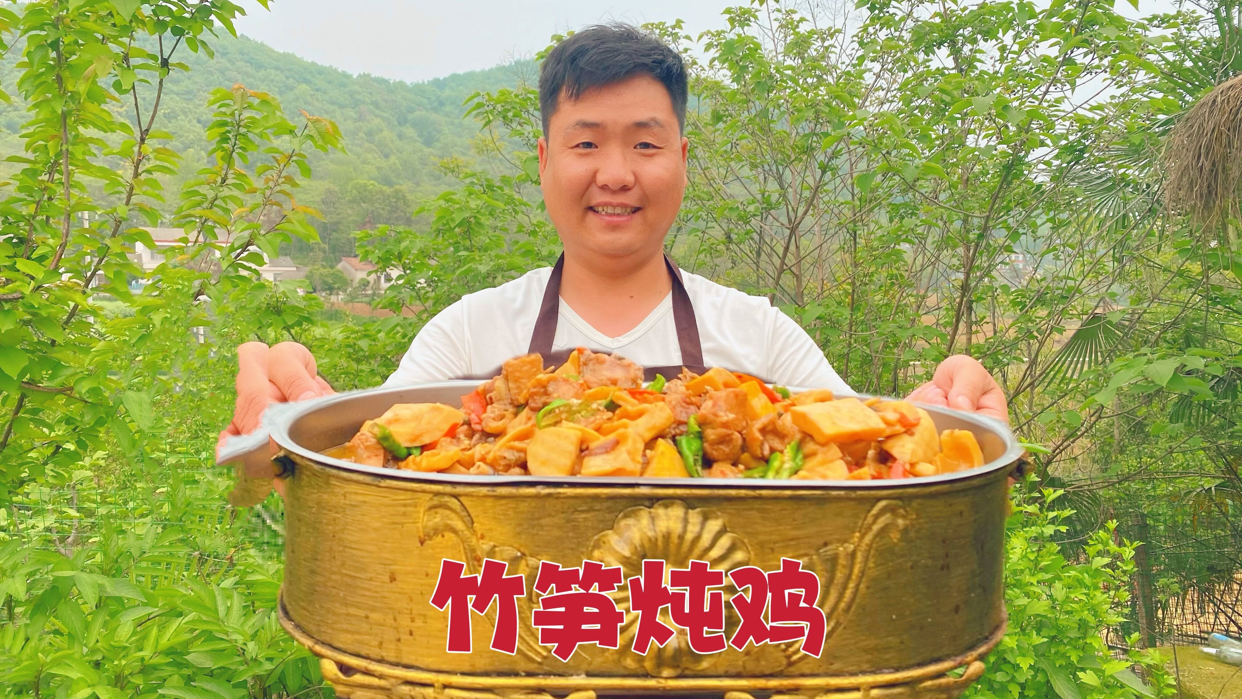 新鲜竹笋烧新鲜鸡,香气四溢,大哥都干了两碗饭