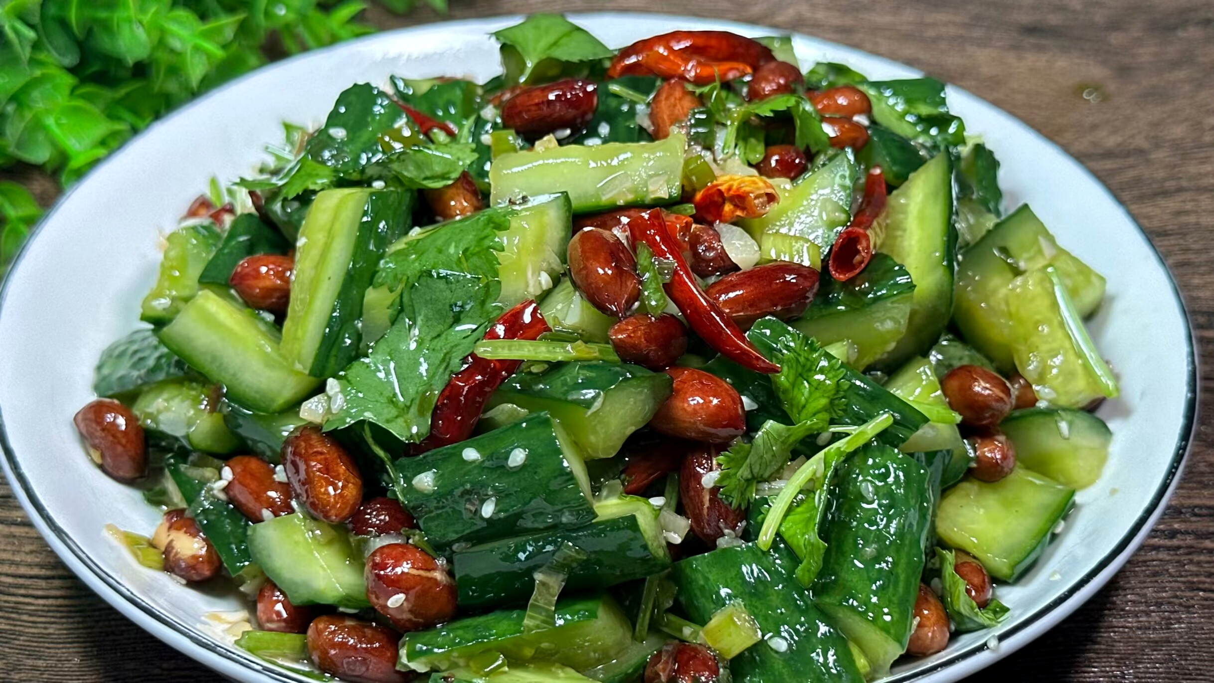 凉拌黄瓜,很多人第一步就错了,教你正确做法,脆嫩入味开胃解馋