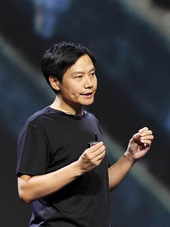 雷军回忆创业生死关头,亲自到一线站店做销售!