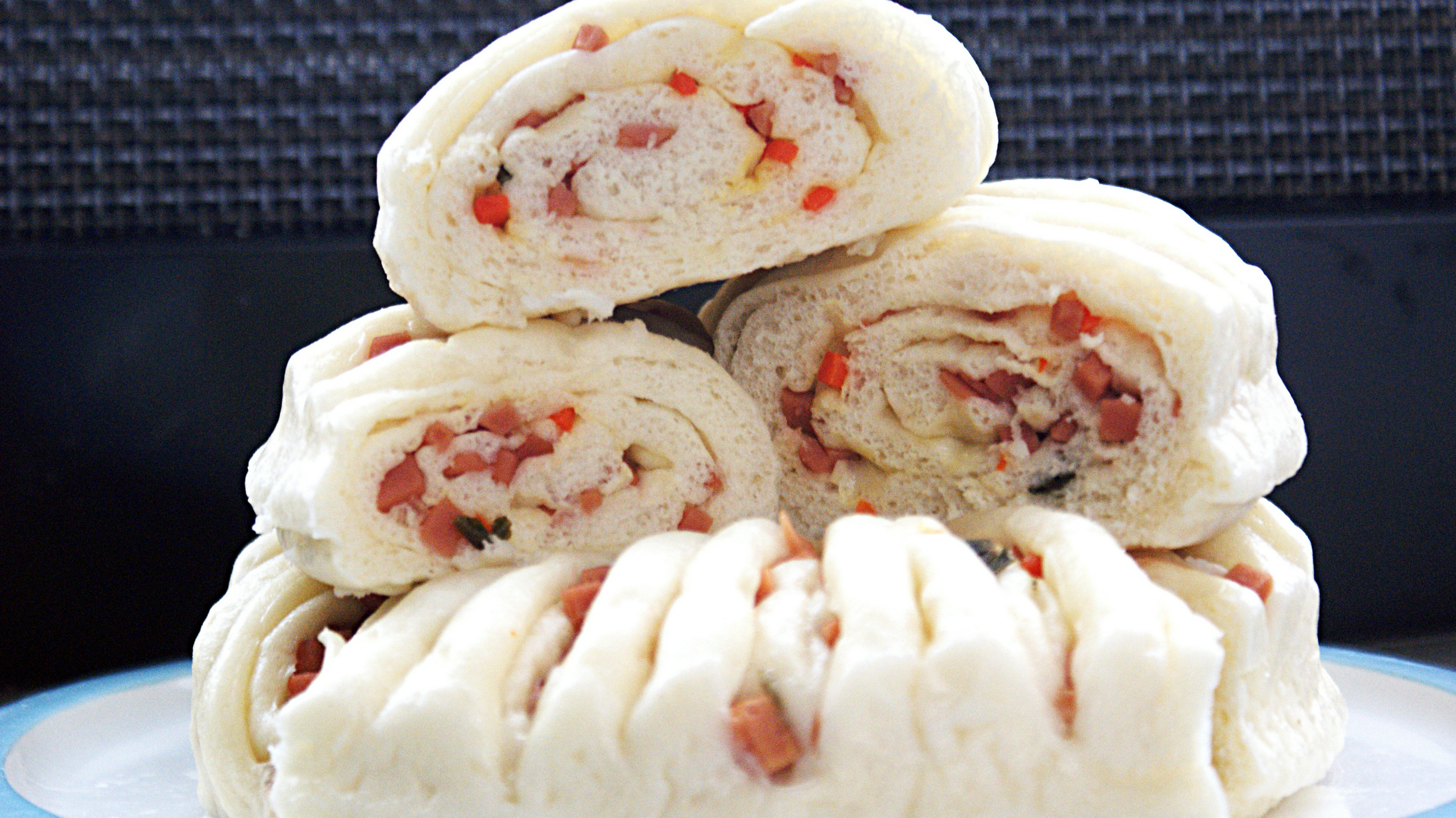 火腿花卷不一样的做法,同样蓬松喧软而且简单,一看就会