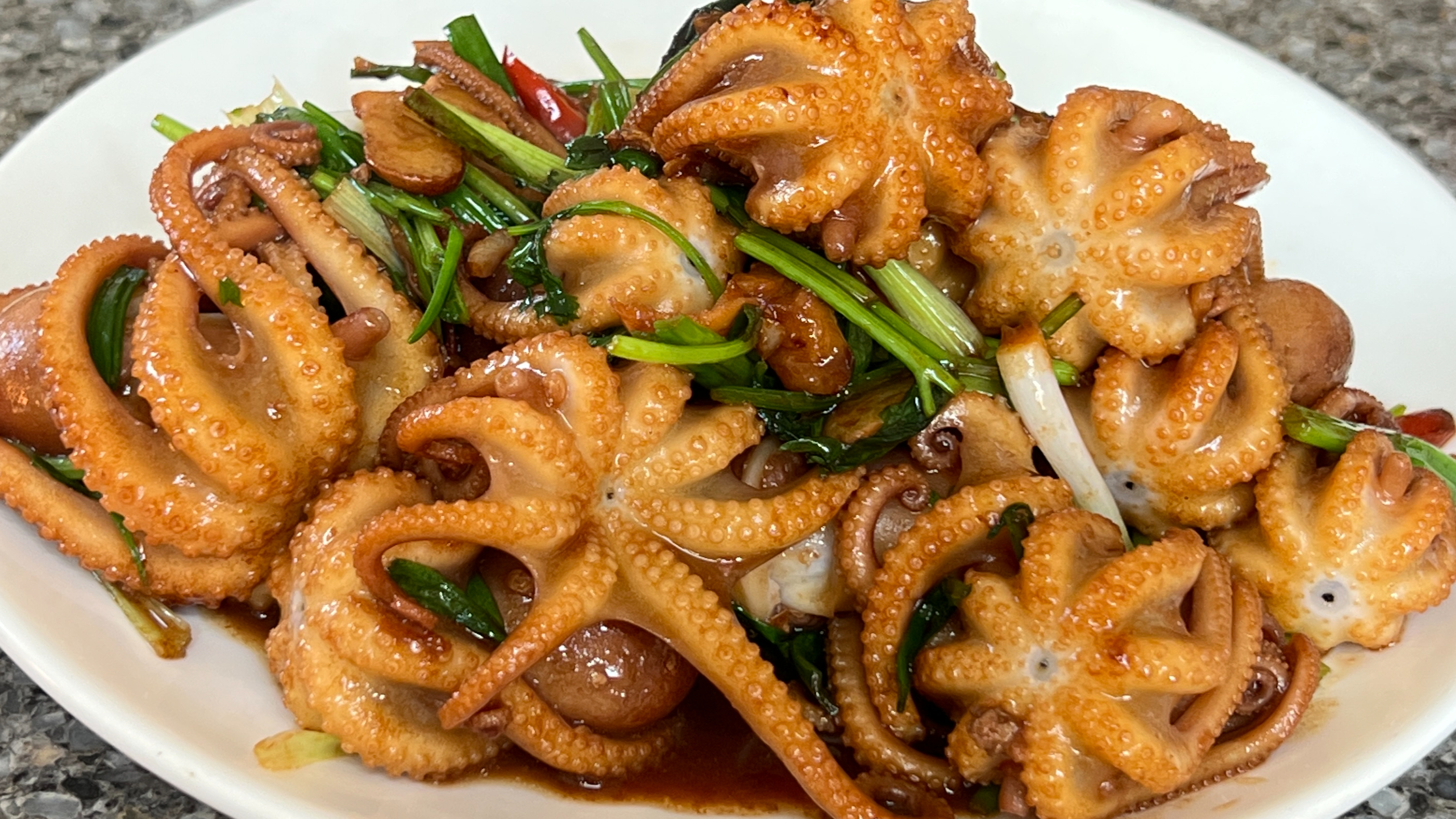 香辣爆炒八爪鱼,脆嫩鲜香,口口爆汁,微微带点辣好吃又下饭