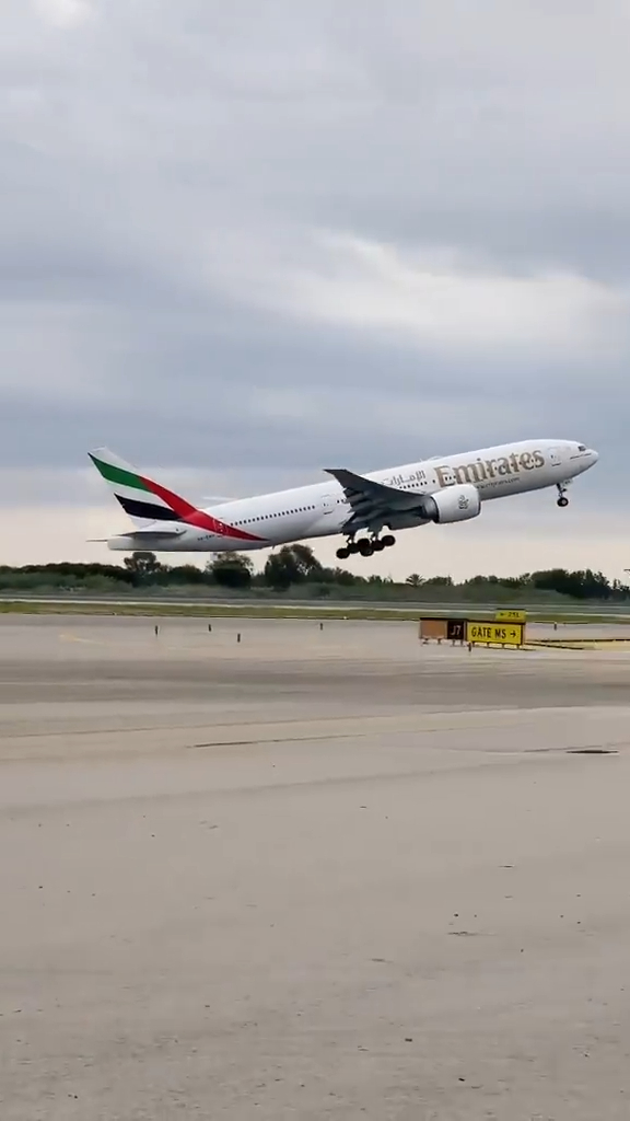 阿联酋航空boeing777200lr