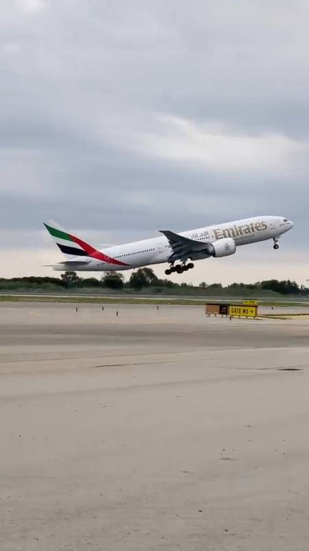 阿联酋航空boeing777200lr