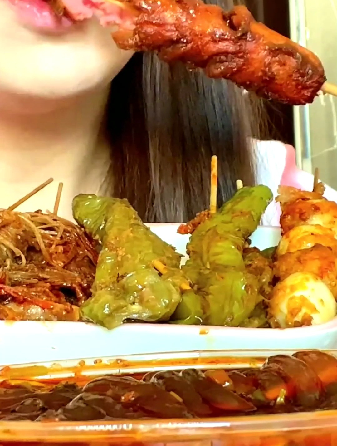 裹酱炸串 酸辣粉 面团妞妞吃饭-度小视