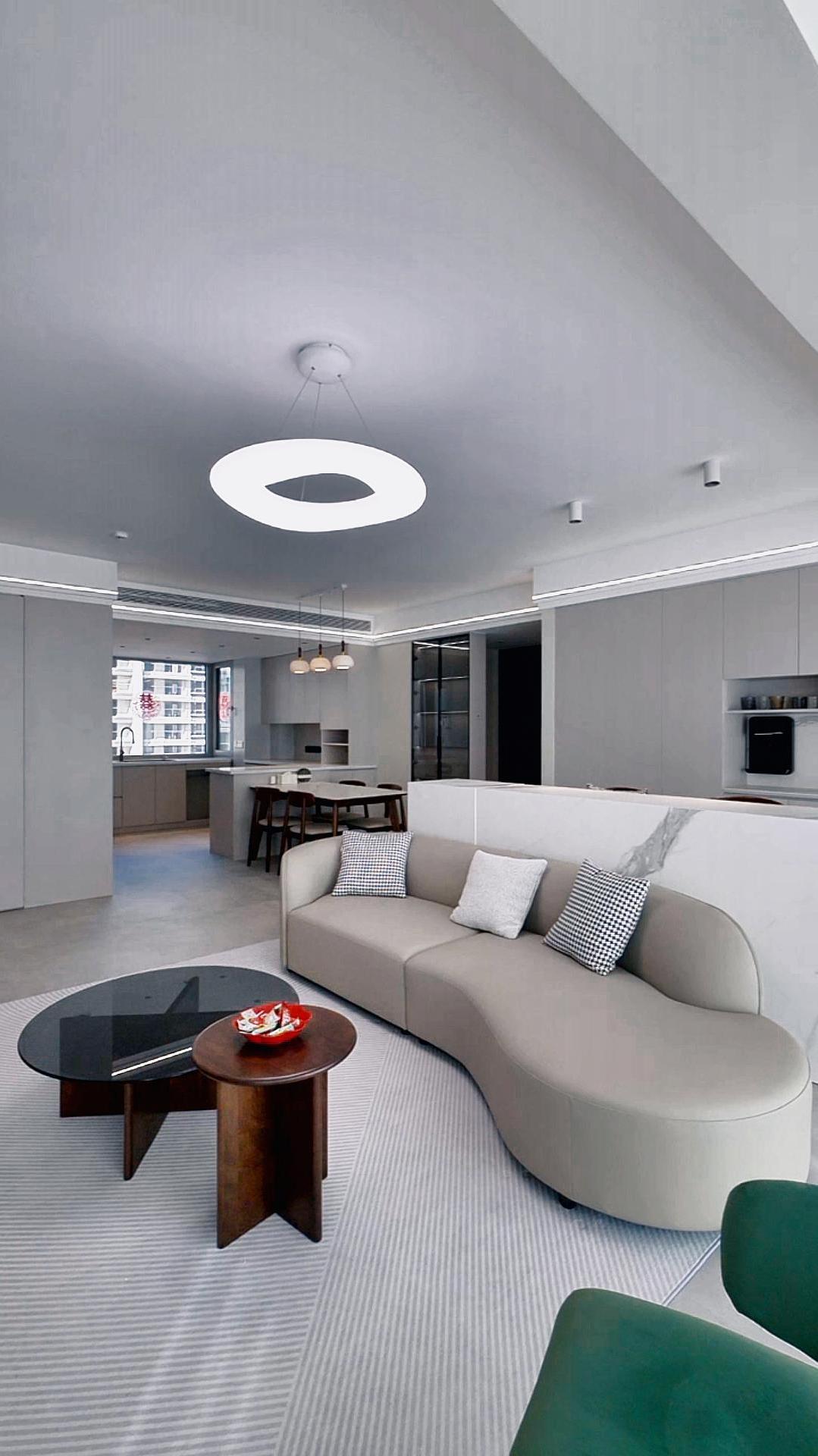 大栖地 128 平现代风装修,客餐厅一体双眼皮吊顶,时尚舒适融合