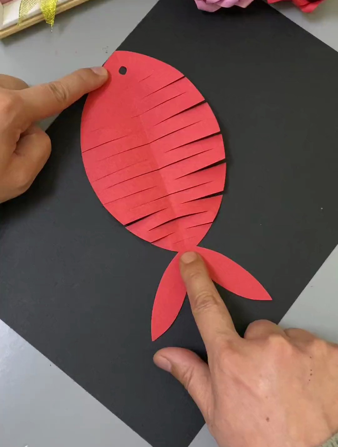 简单好玩的拉花鱼剪纸小手工-度小视