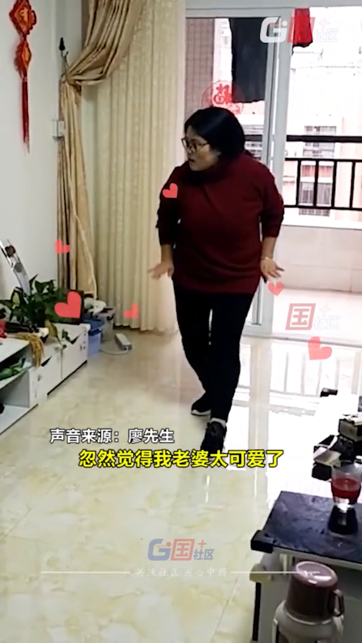 男子分享老婆跟着电视学舞蹈日常,直言总感觉哪里不对劲!
