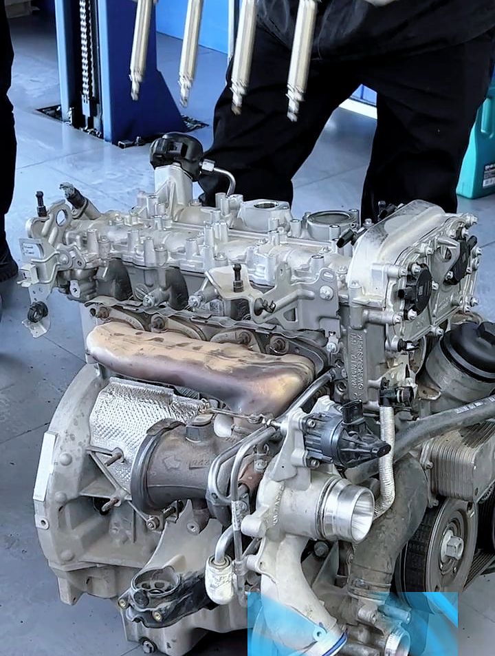 m264发动机|拆解流程奔驰e260 发动机拆解-度小视