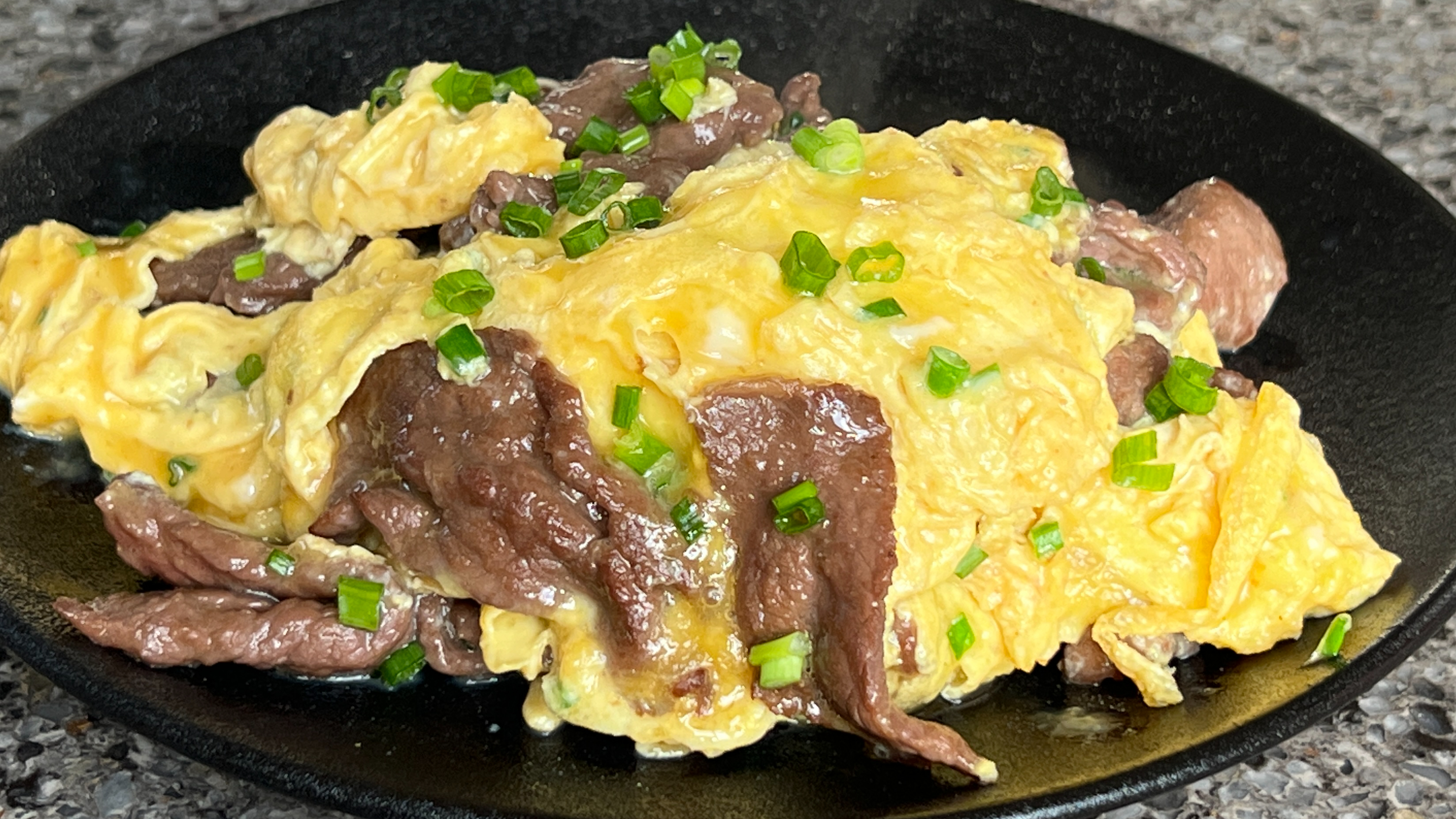 牛肉炒滑蛋怎样做才好吃,出锅嫩滑鲜香,营养美味,老少皆宜