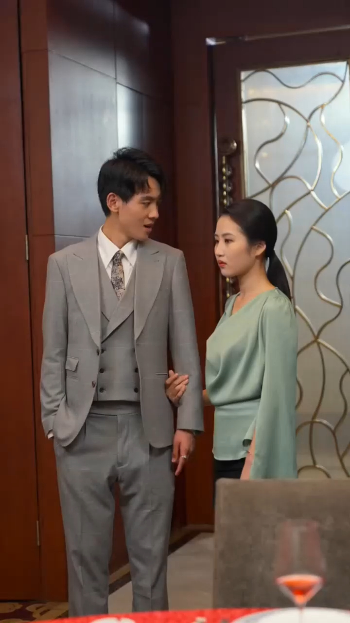 82集,霍不凡拿钱侮辱叶辰,众人也都来帮腔