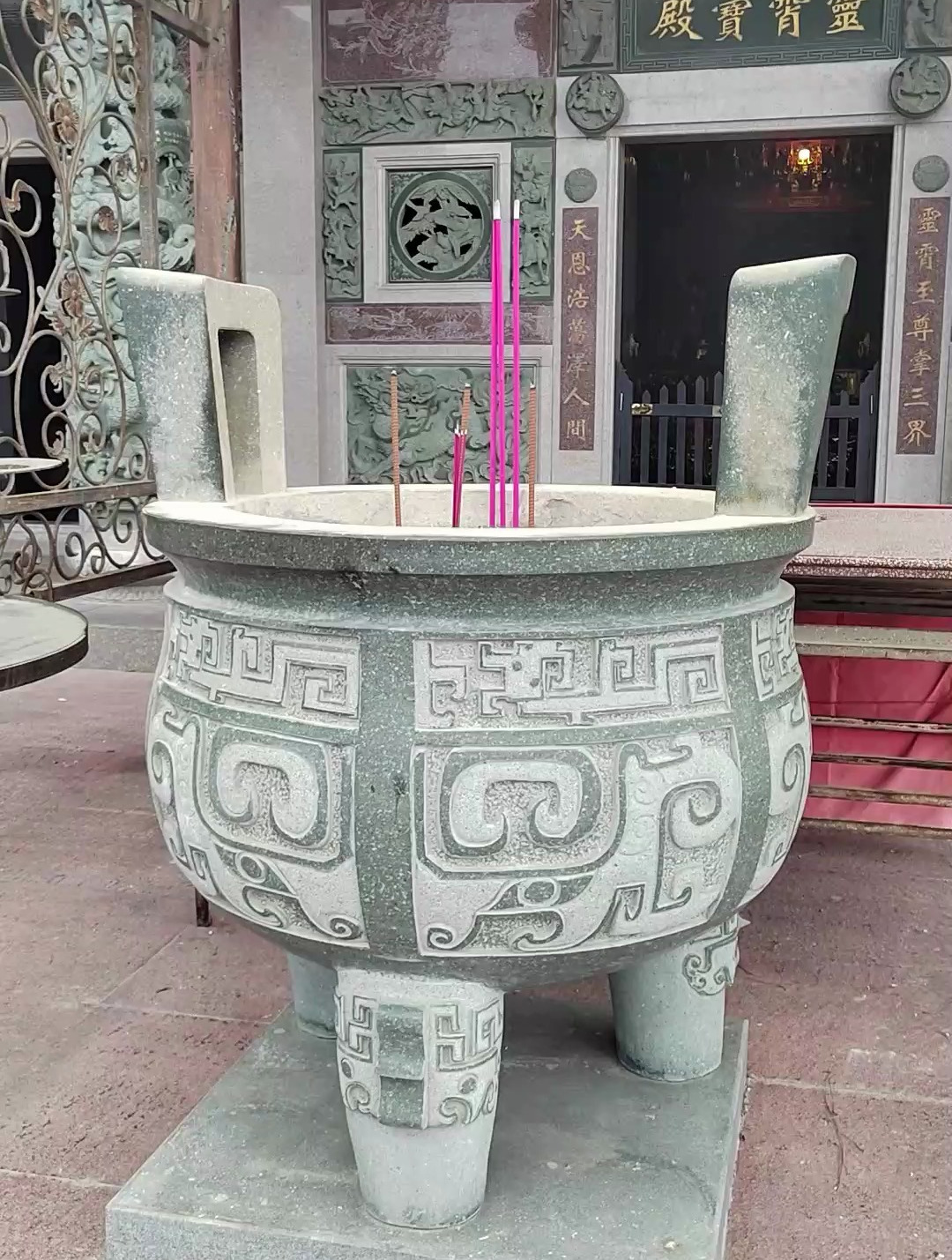 寺庙圆形石雕香炉 石雕香炉鼎 仿古摆件