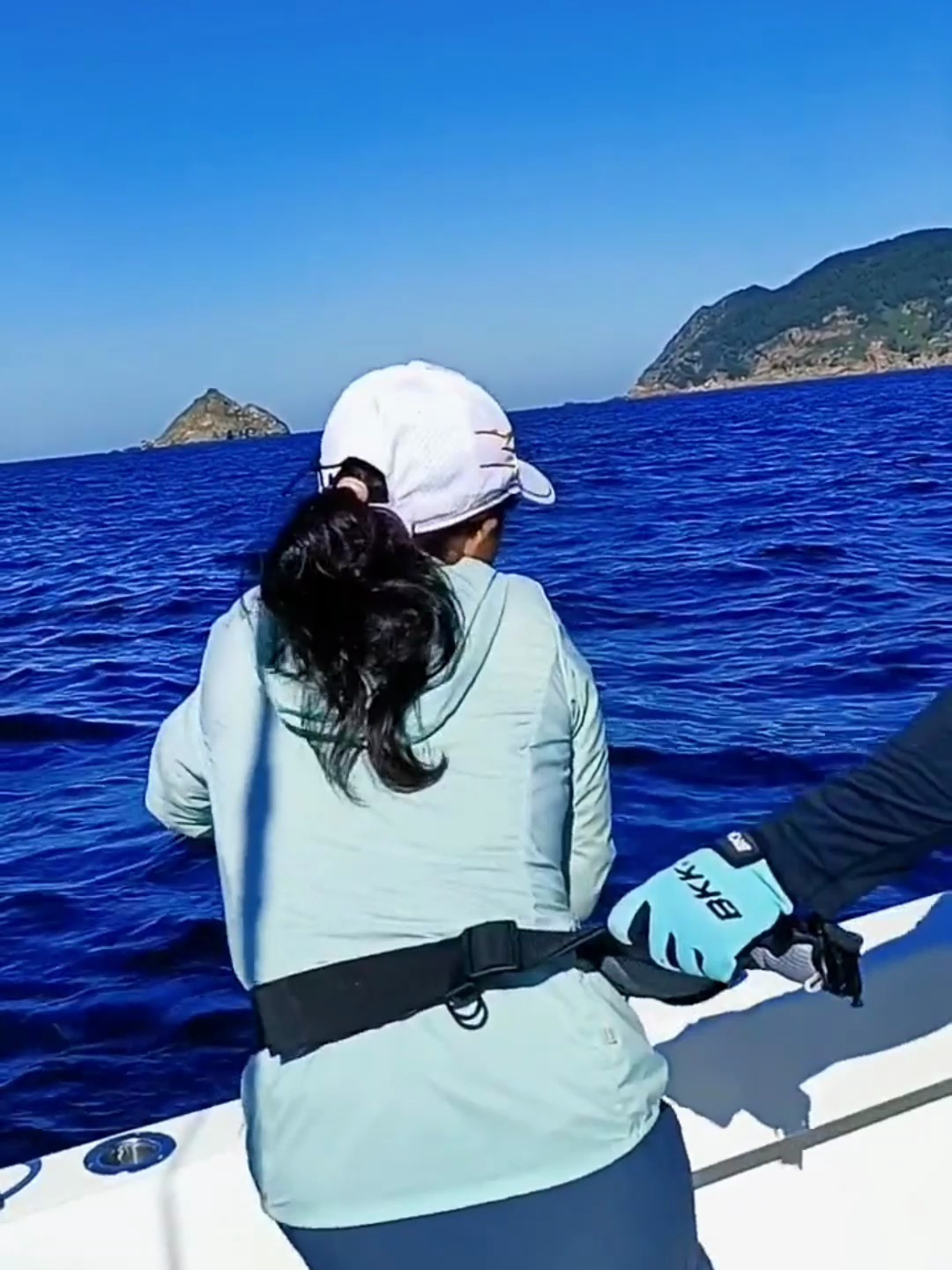 深海钓鱼的美女姐姐,与巨物的极限拉扯,到底还是赢了