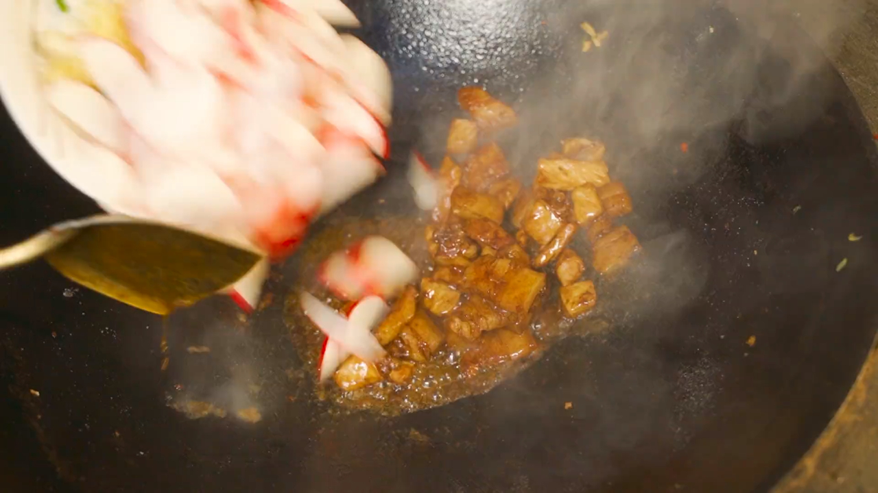 萝卜猪肉炖粉条,再配上豆腐卷