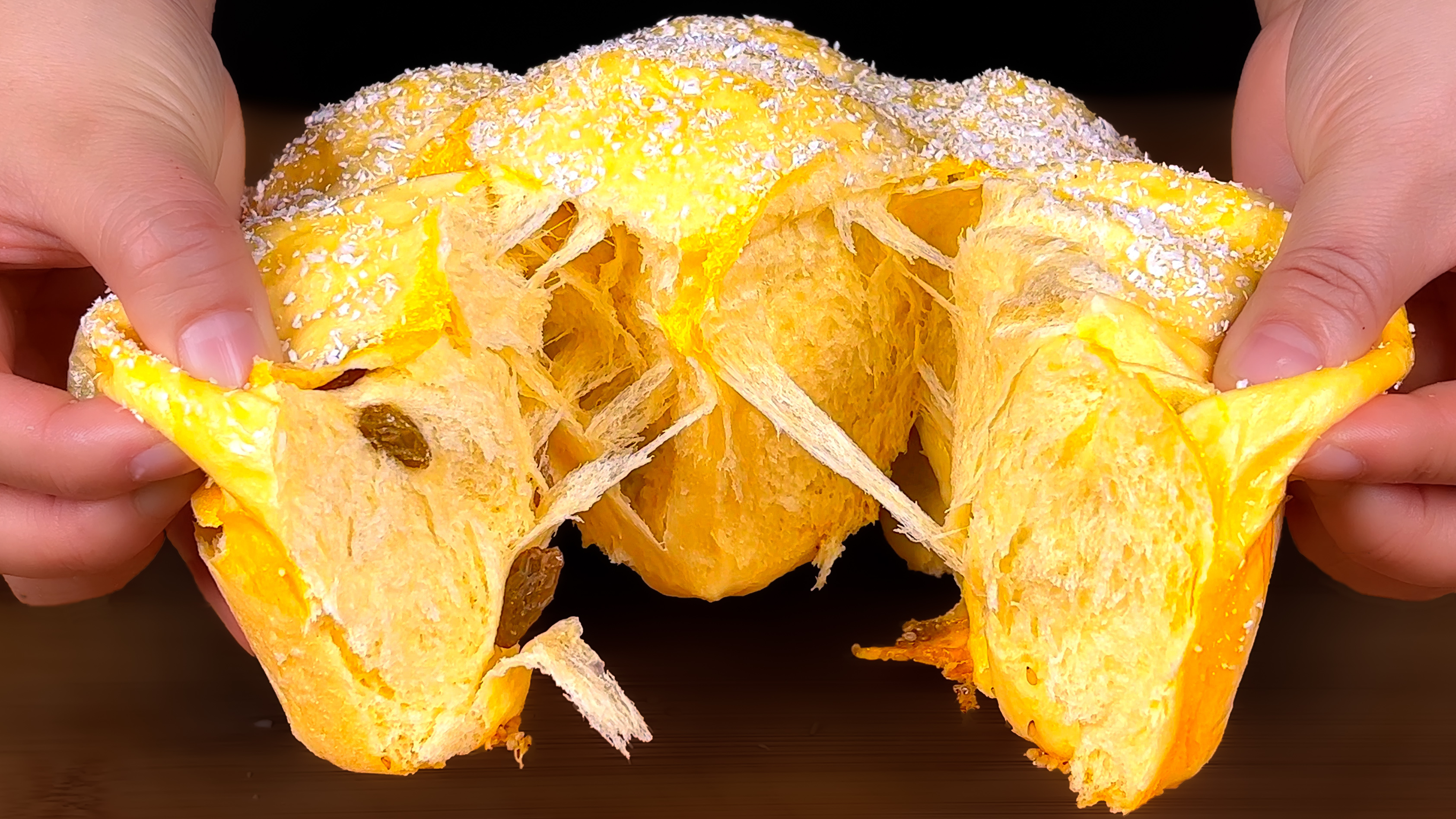 最近这个面包火了，不用揉膜不用烤箱，照样松软拉丝，比买的好吃