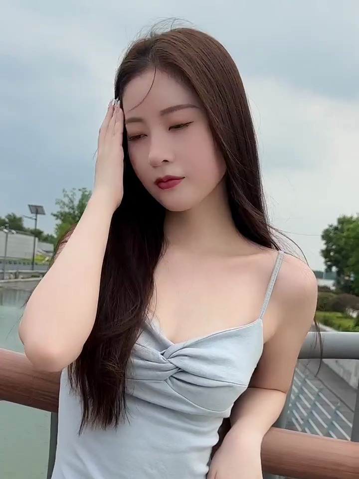 这样的身材谁能顶得住 性感丰满迷人气质女人