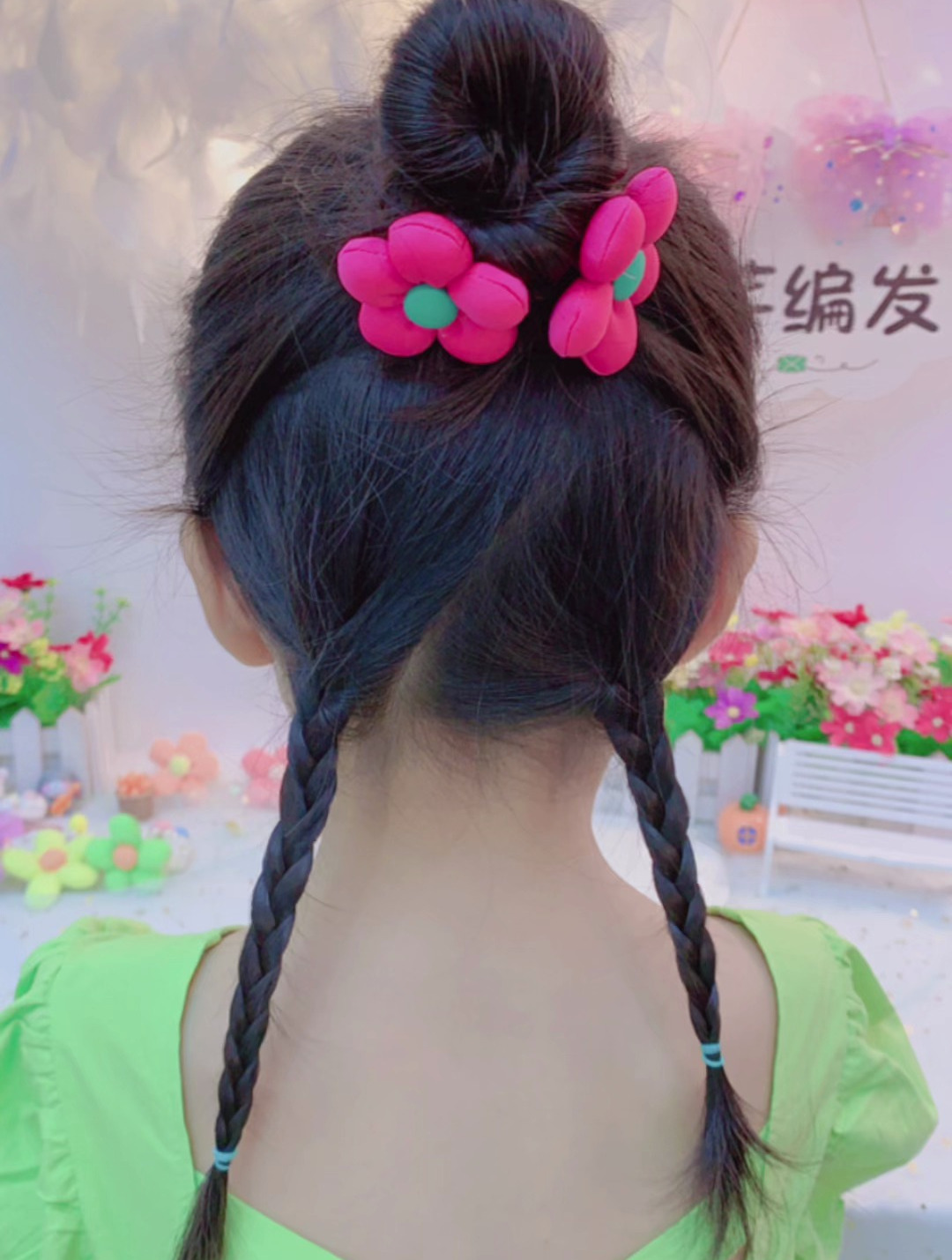 周末带娃出去玩这样扎头发清爽好看家有女儿安排起来吧