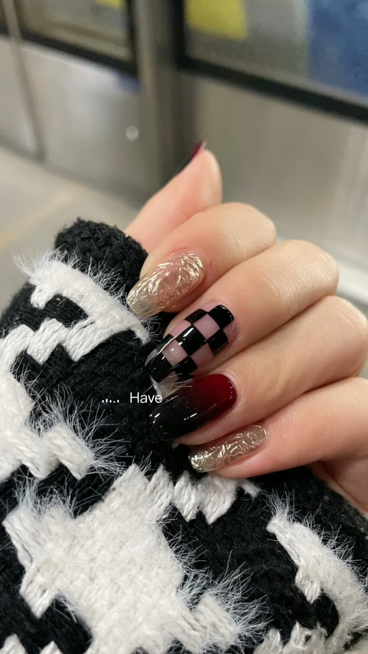 秋冬美甲黑红渐变!