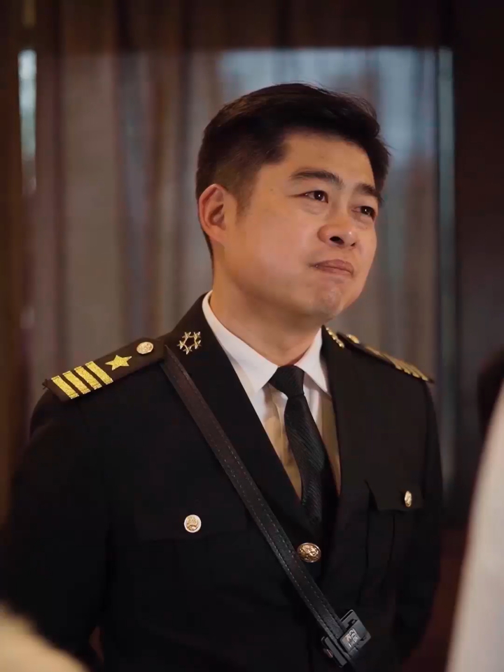 女总裁的贴身小保安:小保安爱上美女总裁,两人身份悬殊…… 162
