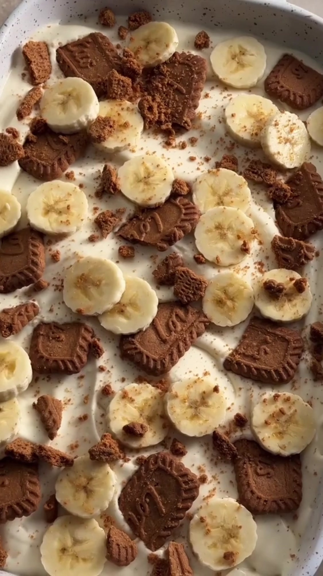 焦糖饼干香蕉布丁,口感酥软细腻,品尝让人流连忘返!