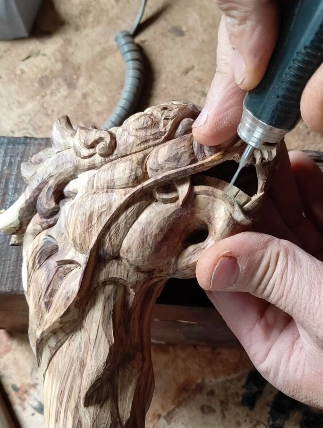 木雕工艺,花梨龙头拐杖